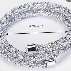 Bracelet.     3 layers fixs  all